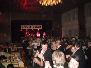 Lukov - Myslivecký ples (12. 1. 2013) – fotka 24
